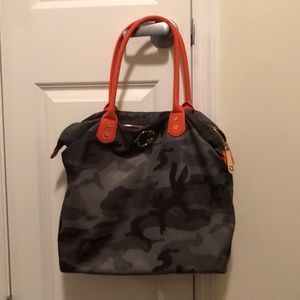 C Wonder camo shoulder bag